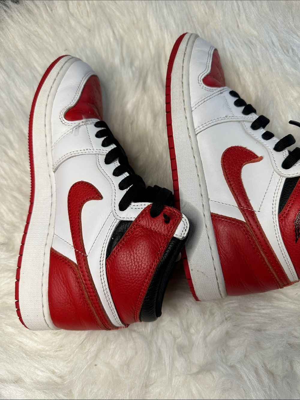 Nike Men's size 6.5y High-Top Basketball Sneakers - White & Red